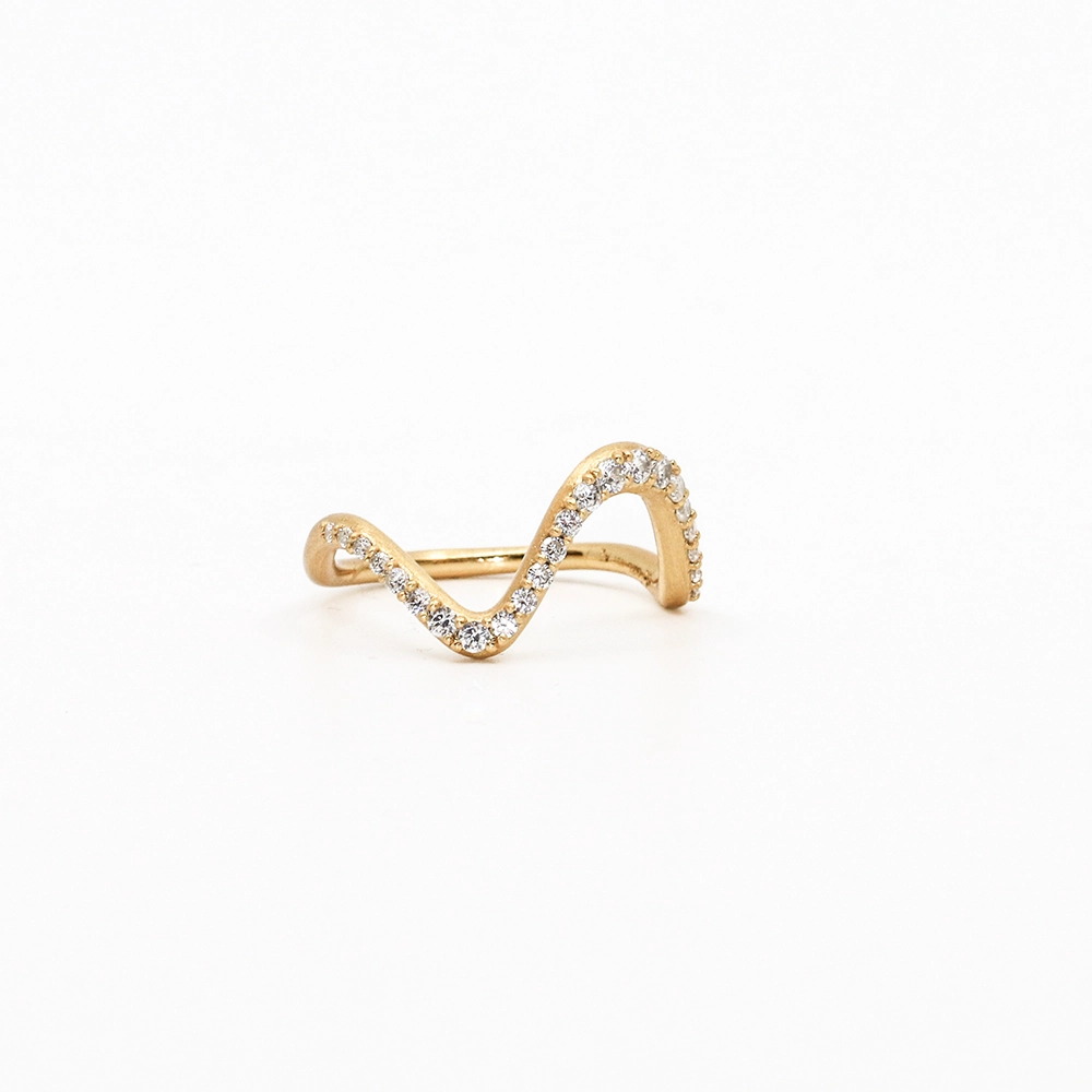 Wave Large Ring Sparkel by byBiehl