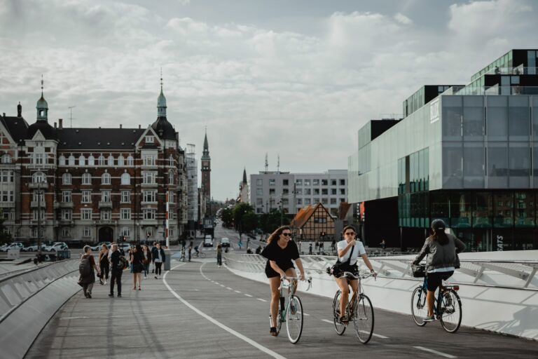 Lille langebro i København med fodgængere og cyklister