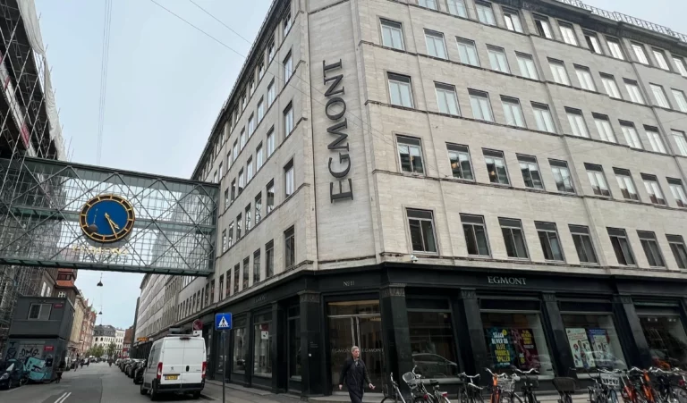 Egmonts Facade på Vognmagerade i København